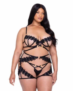 Roma R-LI647Q, Plus Size Floral And Lace Trim Chap Set